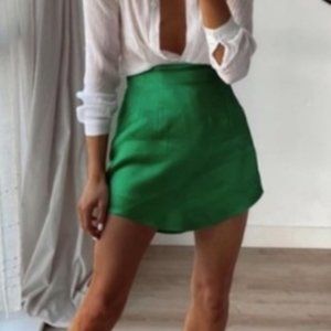 COPY - ZARA GREEN SATIN EFFECT MINI SKIRT, never worn tags still on!